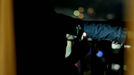 Aria Valencia показывает попку на балконе, соблазняя негра