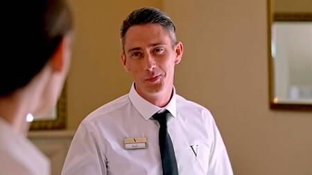 Негр после смены страстно ебет двух красивых постоялиц