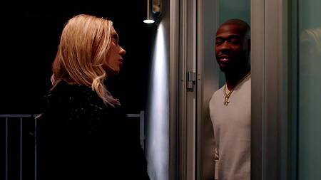 Белокурая Braylin Bailey ебется с негром без обязательств