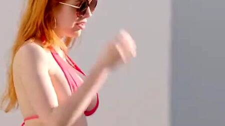 Рыжая девка уединяется с негром на отдыхе и ебется