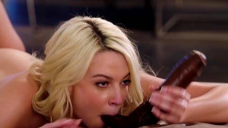 Семейный конфликт кончается межрасовой еблей