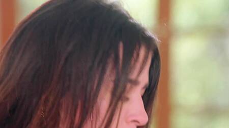 Художница фоткает большой хуй негра и трахается с ним