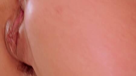 Художница фоткает большой хуй негра и трахается с ним