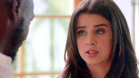 Художница фоткает большой хуй негра и трахается с ним