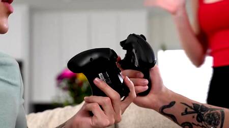 Ненасытная девка хочет насладиться двумя членами