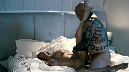 Муж с женой чувственно трахаются перед сном