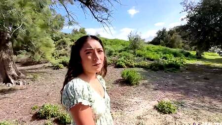 Милая Amber Summer катается на качели и трахается с мужиком в отеле