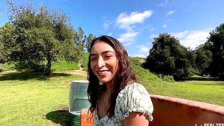 Милая Amber Summer катается на качели и трахается с мужиком в отеле