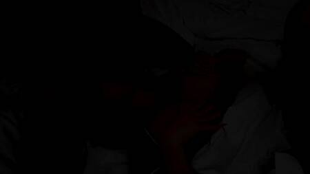 Возвращается в номер за телефоном и изменяет жене с горничной