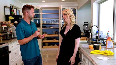 Мачеха в шикарном белье учит пасынка заниматься анальным сексом