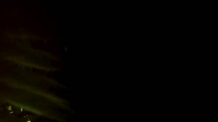 Накачанный мужик в лесу трахает грудастую телку