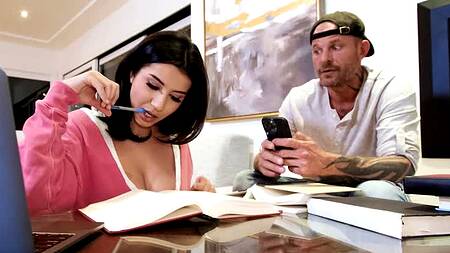 Препод хотел сфоткать большие сиськи студентки, но трахнул её в пизду