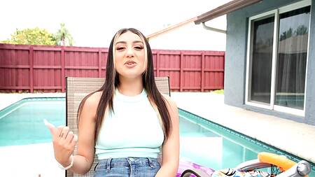 Молодая красотка Violet Gems отдается двум опытным мужикам