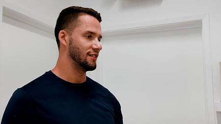 Азиатка с подругой блондинкой наслаждаются толстым членом друга