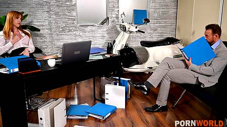 Рыжая секретарша соблазняет босса на жаркий секс в кабинете