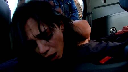 Официантка после смены жарится с клиентом в жопу