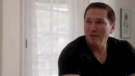 Татуированная жена кончает от члена мужа и его друга