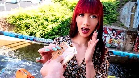 Yenifer Chacon сосет огурец под мостом и ебется там же за деньги