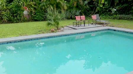 Жаркая риелторша проводит экскурсию по дому и страстно ебется