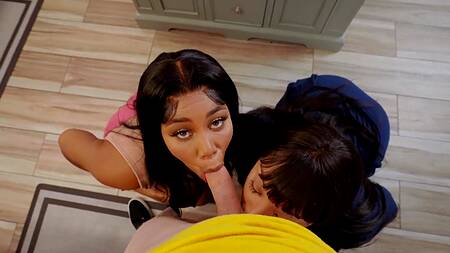 Пацан застает чернокожих соседок за еблей и трахает их