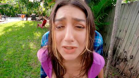 Черный садовник во дворе страстно ебет дочку хозяина дома