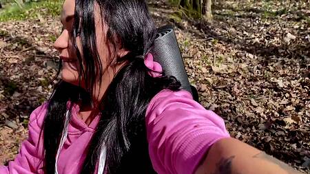 Русский парень в походе трахает двух красивых подруг