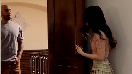 Миниатюрная азиатка Lulu Chu кончает от черного хуя