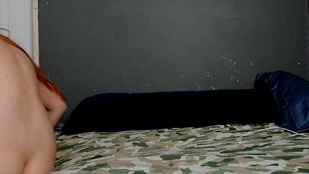 Рыжая стриптизерша трахается с клиентом