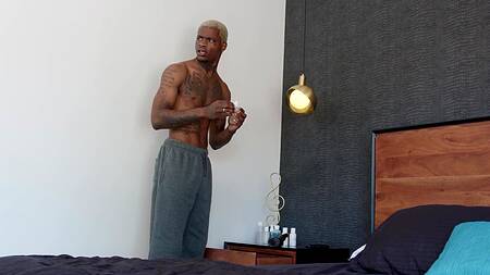 Зрелая красотка Alexis Fawx кончает от большого члена негра