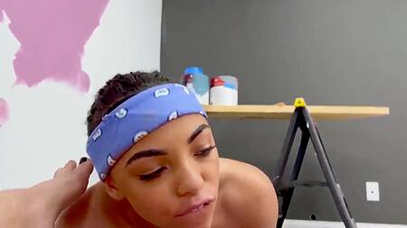 Подружки во время ремонта занялись лесбийским сексом