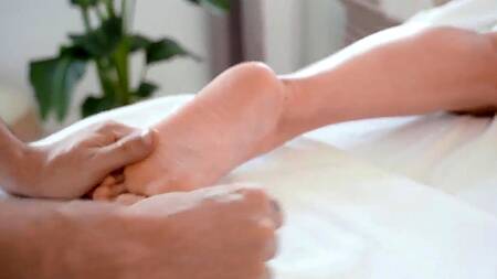 Азиатке в дорогом массажном салоне захотелось секса