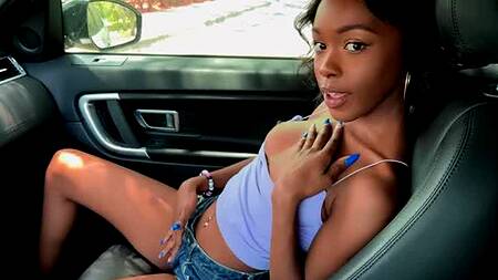 Худенькая негритянка кончает от толстого хуя белого мужика