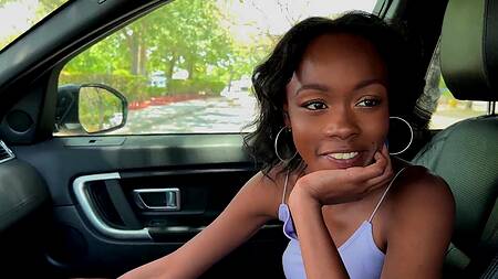 Худенькая негритянка кончает от толстого хуя белого мужика