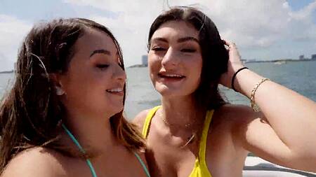 Две красивые подруги на яхте занялись лесбийским сексом