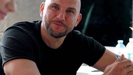 Блондинка Harley King готовится к съемкам и страстно трахается