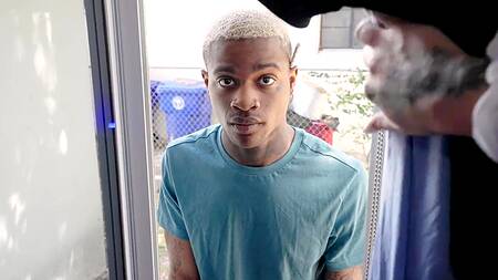 Милашка  Chloe Temple играет с черным другом в эротическую игру