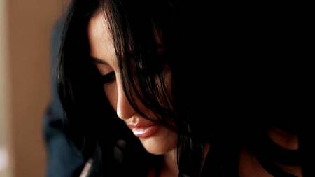 Пришел к другу на ужин и поимел его развратную жену на кухне