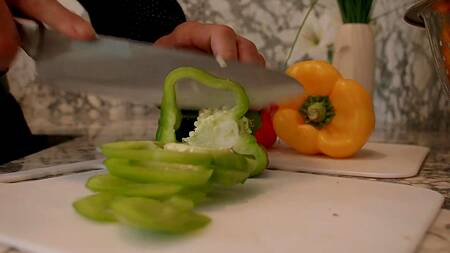 Пришел к другу на ужин и поимел его развратную жену на кухне