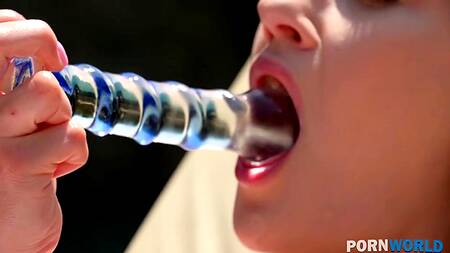 Худышка Tiffany Tatum отдается в попку черному массажисту