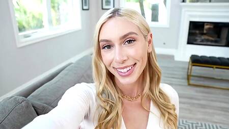 Вибратор не удовлетворяет Kay Lovely так, как крепкий член