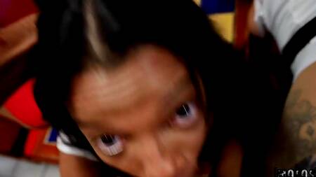 Две официантки придорожного кафе соблазняют на ЖМЖ