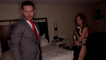 Стройная телка в зеленом белье крутит педали и страстно ебется