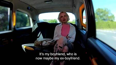 Татуированная блондинка Greta Foss страстно ебется с таксистом