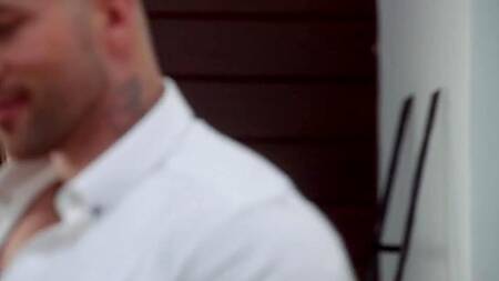 Красивая азиатка доделала проект и ебется с боссом