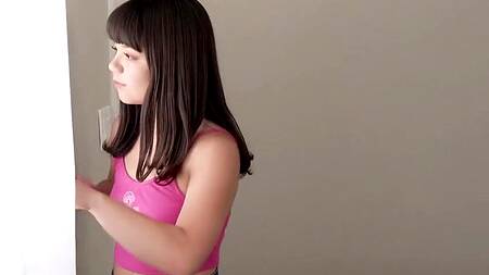 Милая падчерица в сексуальном платье дрочит и дает отчиму