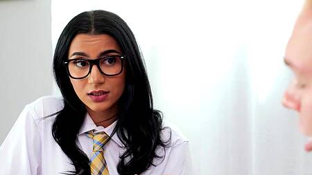 Студентка с натуральными сиськами дает в пизду однокурснику