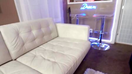 Синеволосая неформалка соблазняет друга на жаркий секс