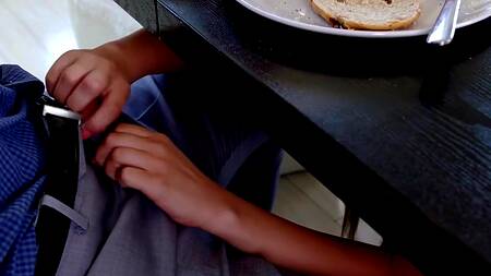 Сводные братья в подборке трахают сестер и кончают им на лица