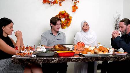 Сводные братья в подборке трахают сестер и кончают им на лица