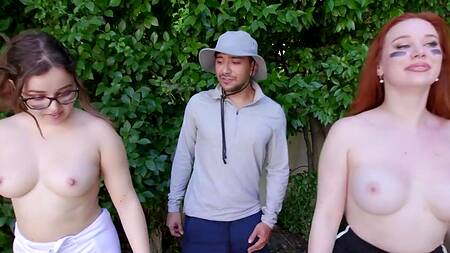 Тренер готовит футболисток к чемпионату и трахает их